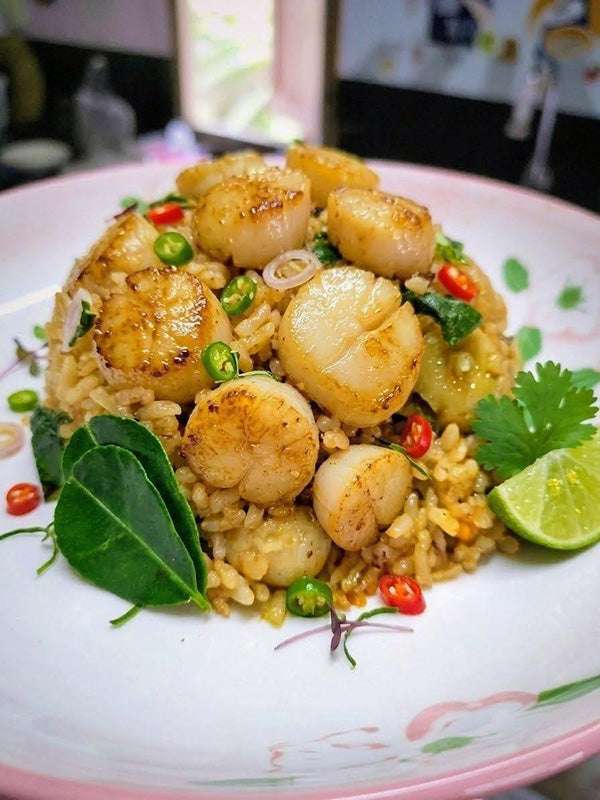 Spicy Basil Fried Rice with Scallops: A Deliciously Flavorful Recipe with Plump, Non-Drying Scallops Thai Blessing Co By RURUECHA