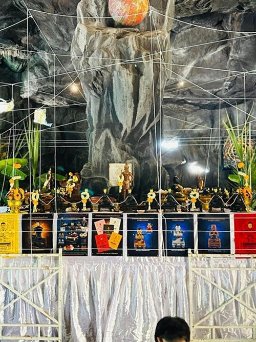 💘🔥 Supreme Khun Paen Beeswax Charm – "Na Ok Taek" Edition for Heart-Shattering Attraction & Irresistible Magnetism