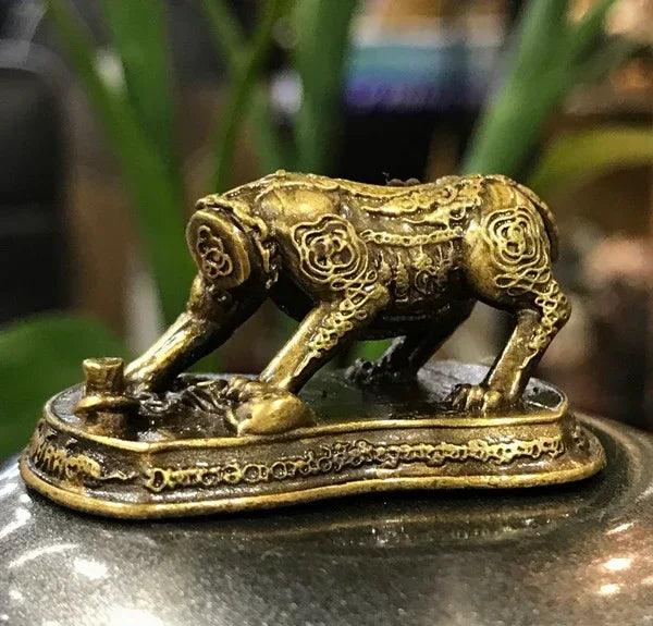 🐯 Suea Hua Khad (Headless Tiger) Raja Phayak Edition: The Invincible King of Tigers Amulet – Absolute Protection, Authority, Wealth Luck & Progress (Phra Ajarn Tik)
