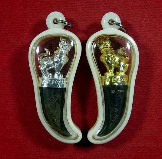 ✨ Sacred Bronze Fang of the Great Lucky Lion Amulet – Empowered by Venerable Chao Khun Thongchai at Wat Traimit Waterproof Casing