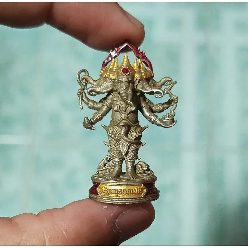 🪙 Ganesha “Five‑Headed Supreme Victory” – Pancha‑Mukha 4‑Arm Success & Obstacle‑Clearing Amulet by Phra Ajarn Liang, Wat Chom Kets, Ayutthaya Alpaca satin with gems