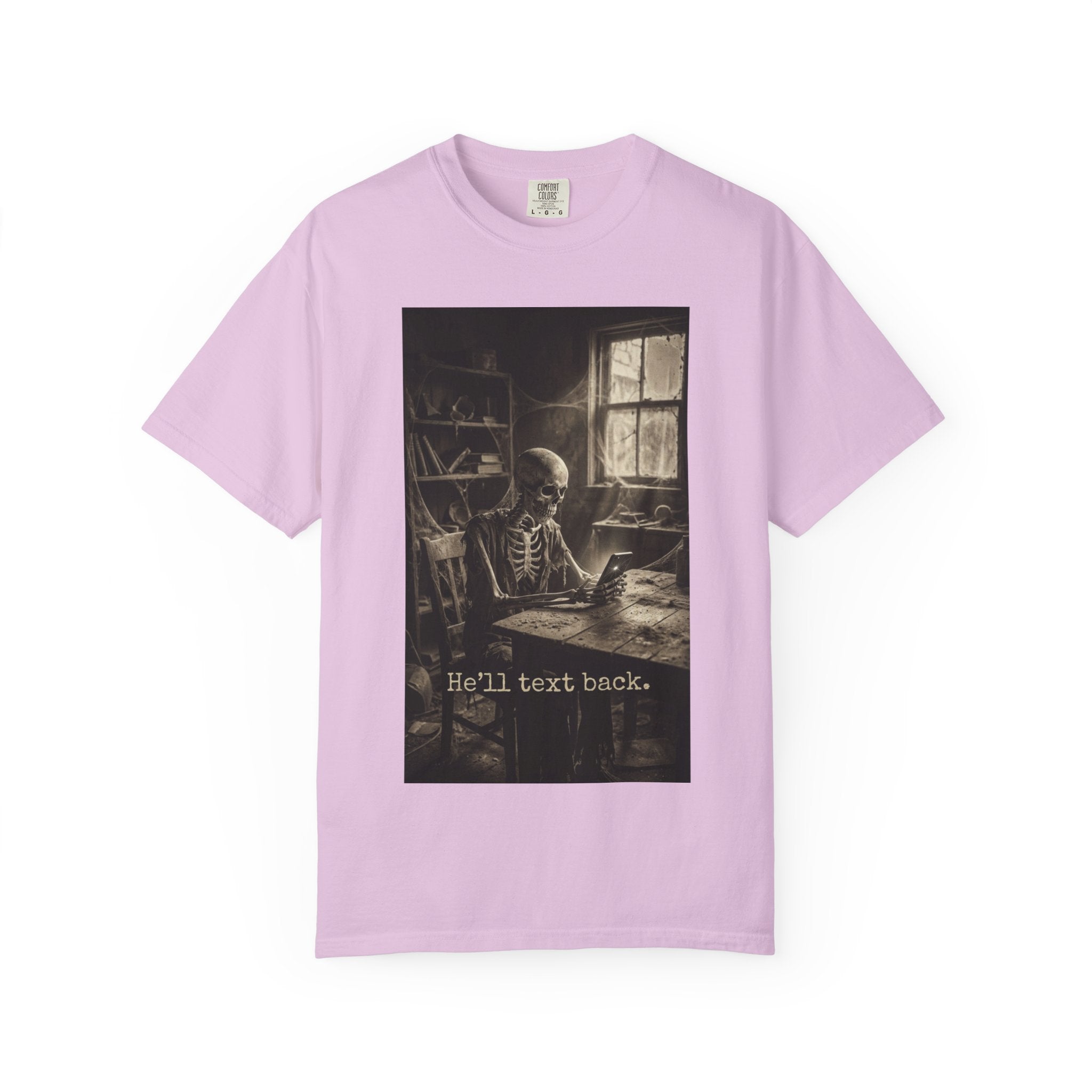 He'll Text Back Skeleton T-Shirt - Vintage Dark Humor Tee - Funny Gothic Horror Graphic Shirt - Relatable Sarcastic Ghosting Gift - Retro Aesthetic Apparel Orchid