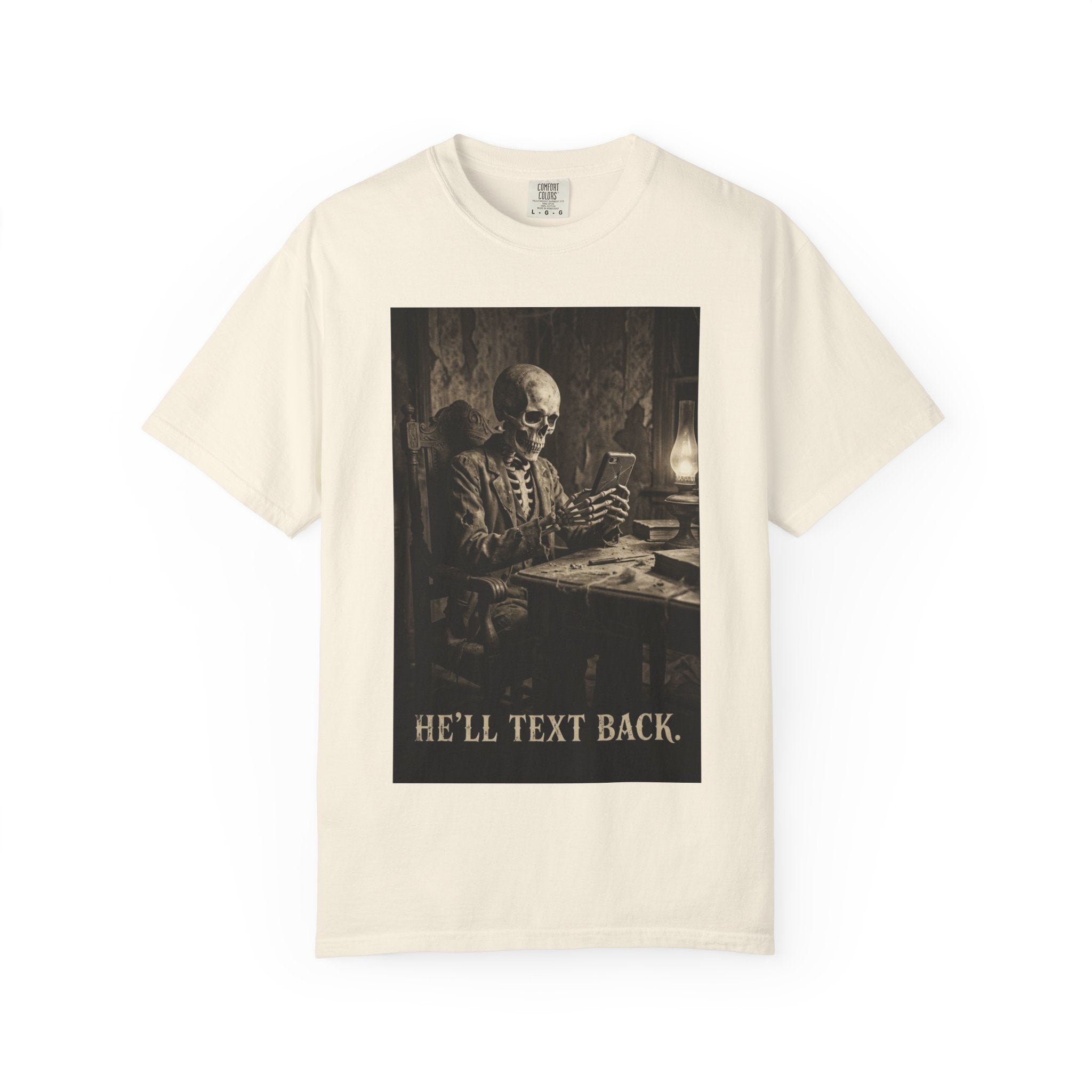 💀 He'll Text Back Skeleton T-Shirt - Funny Dark Humor Tee - Vintage Gothic Horror Shirt - Waiting for a Reply Skeleton Art - Relatable Sarcastic Aesthetic Clothing Ivory
