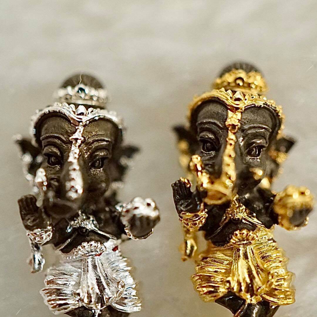 Dancing Ganesha – Natyam Ganesh Amulet | Phra Ajarn Amnaj Mahaviro | 2020 (B.E. 2563)&nbsp;舞神象神 | 阿赞阿玛杰 · 大威罗高僧加持 | 佛历2563年珍藏版 - Thai Blessing Co