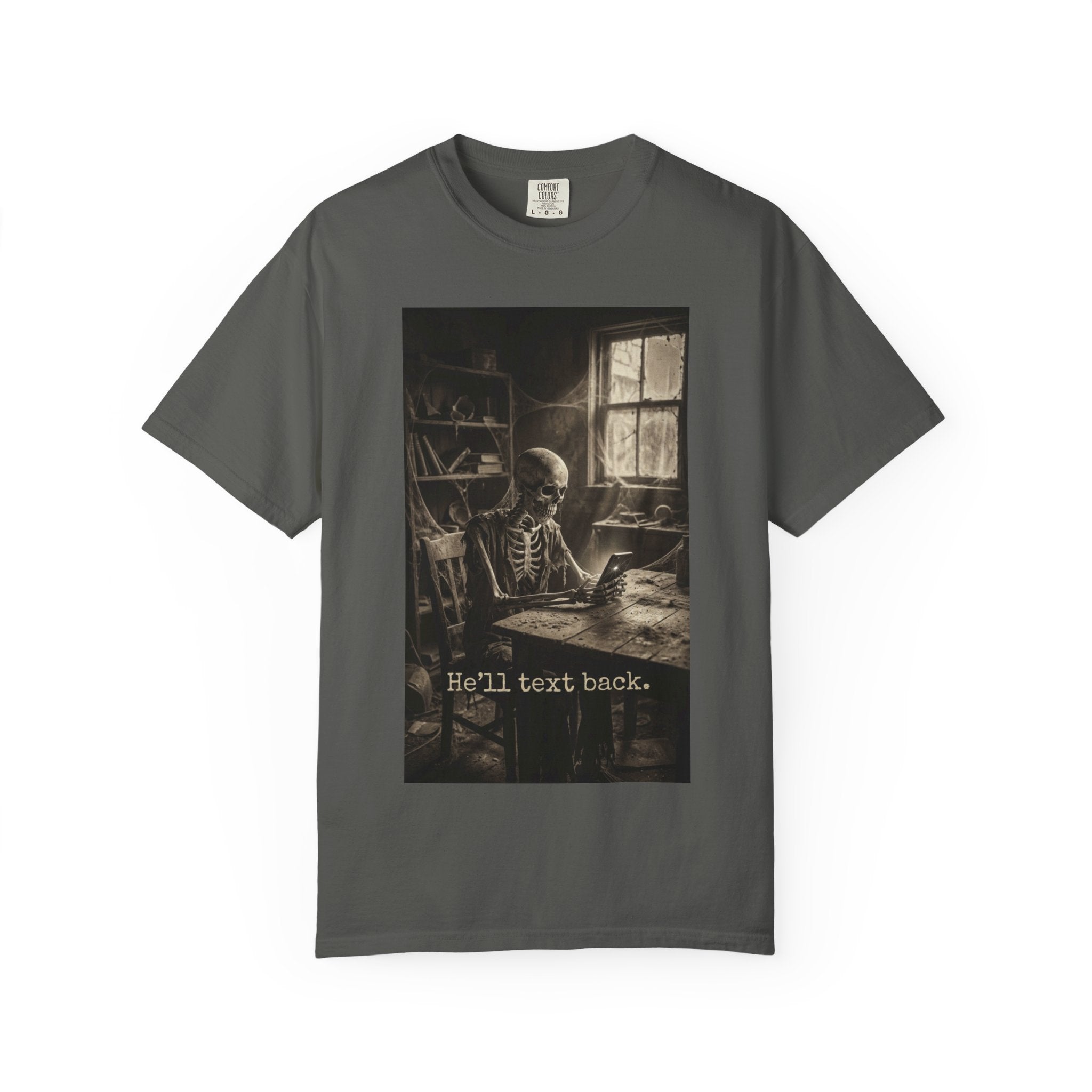 He'll Text Back Skeleton T-Shirt - Vintage Dark Humor Tee - Funny Gothic Horror Graphic Shirt - Relatable Sarcastic Ghosting Gift - Retro Aesthetic Apparel Pepper