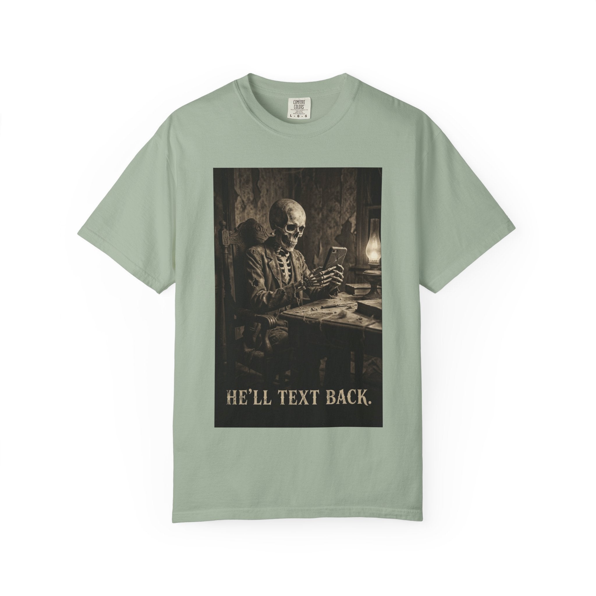 💀 He'll Text Back Skeleton T-Shirt - Funny Dark Humor Tee - Vintage Gothic Horror Shirt - Waiting for a Reply Skeleton Art - Relatable Sarcastic Aesthetic Clothing Bay