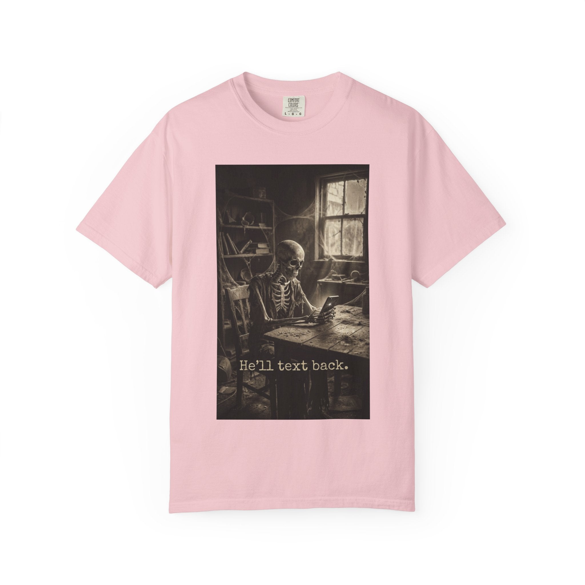 He'll Text Back Skeleton T-Shirt - Vintage Dark Humor Tee - Funny Gothic Horror Graphic Shirt - Relatable Sarcastic Ghosting Gift - Retro Aesthetic Apparel Blossom
