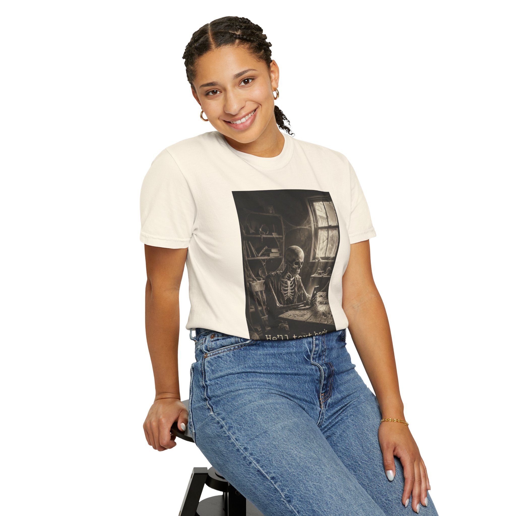 He'll Text Back Skeleton T-Shirt - Vintage Dark Humor Tee - Funny Gothic Horror Graphic Shirt - Relatable Sarcastic Ghosting Gift - Retro Aesthetic Apparel