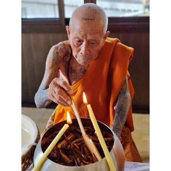 Supreme Maha Chakrapat Amulet with Powerful Pakam Chang Cord – Transform Your Life, Conquer Challenges, and Achieve Abundance