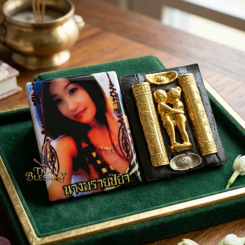 💃 Locket Nang Piya: The Sovereign of Ethereal Charm & Infinite Fortune – Lersi Somdet (Kruba Det) – Ban Rattanakosin (2567) – The Ultimate Alchemical Engine for Magnetic Attraction & Wealth! White-backed Nang Piya Locket