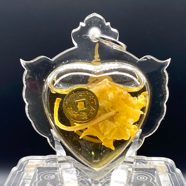 🎯 Irresistible Huachai Rak Nirand﻿ Amulet by Kruba Chokdee, Non Ban Kao Cemetery Monastery 2568 Edition – Potent Charm for Love, Success & Prosperity with Authentic Kroo Phrai Wax and Maha La Luay Oil yellow heart