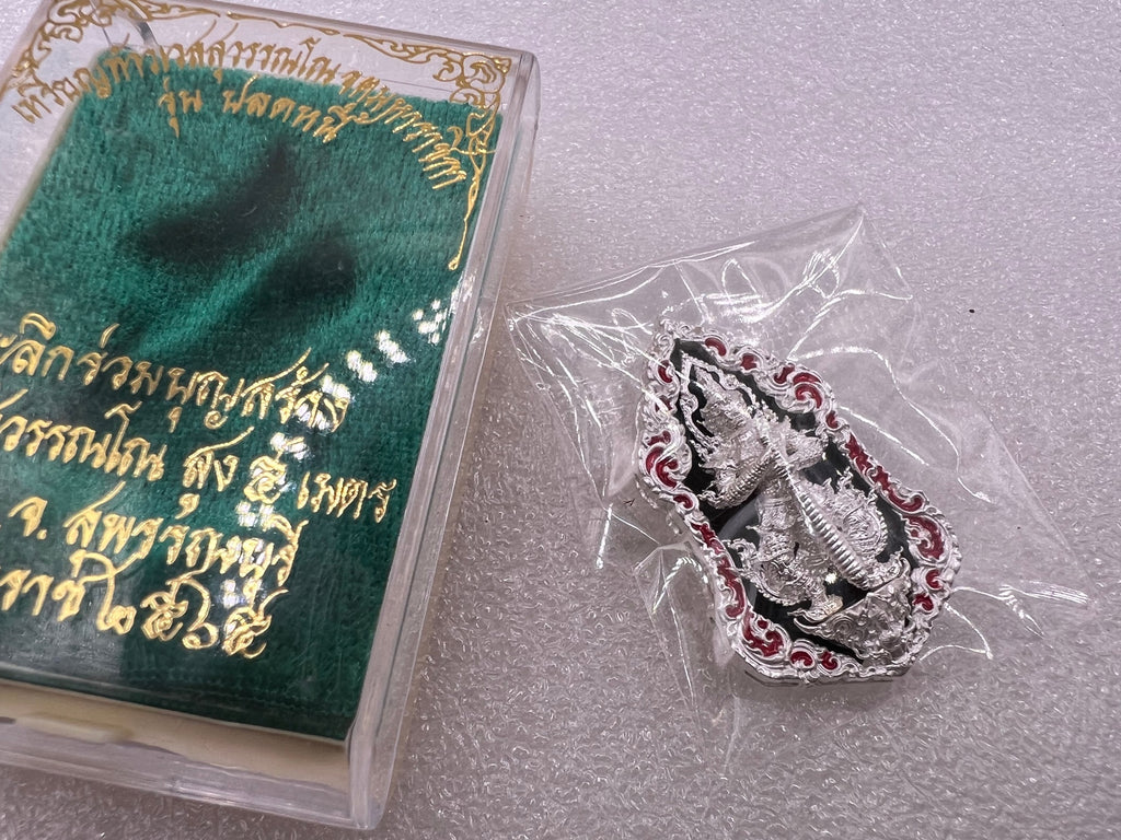 ✨ First Edition Phra Thao Wessuwan Buddha Art Medal – Bronze with Silver Plating and Black-Red Enamel Edges by Luang Pho It, Wat Chulamanee