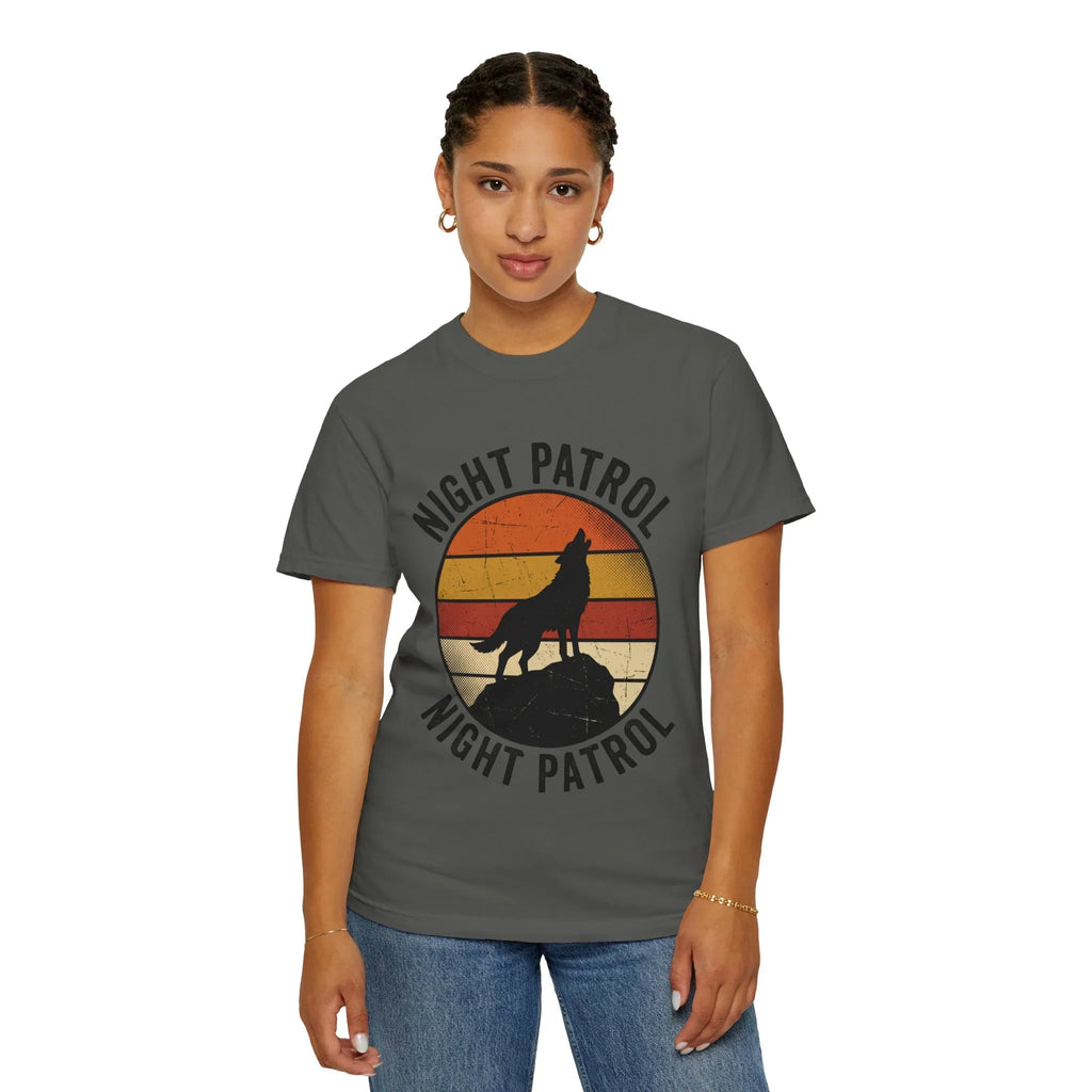 Night Patrol Howling Wolf T-Shirt, Retro Sunset Silhouette Tee, Vintage Outdoor Graphic Shirt, Garment-Dyed Unisex Hiking Camping Tee