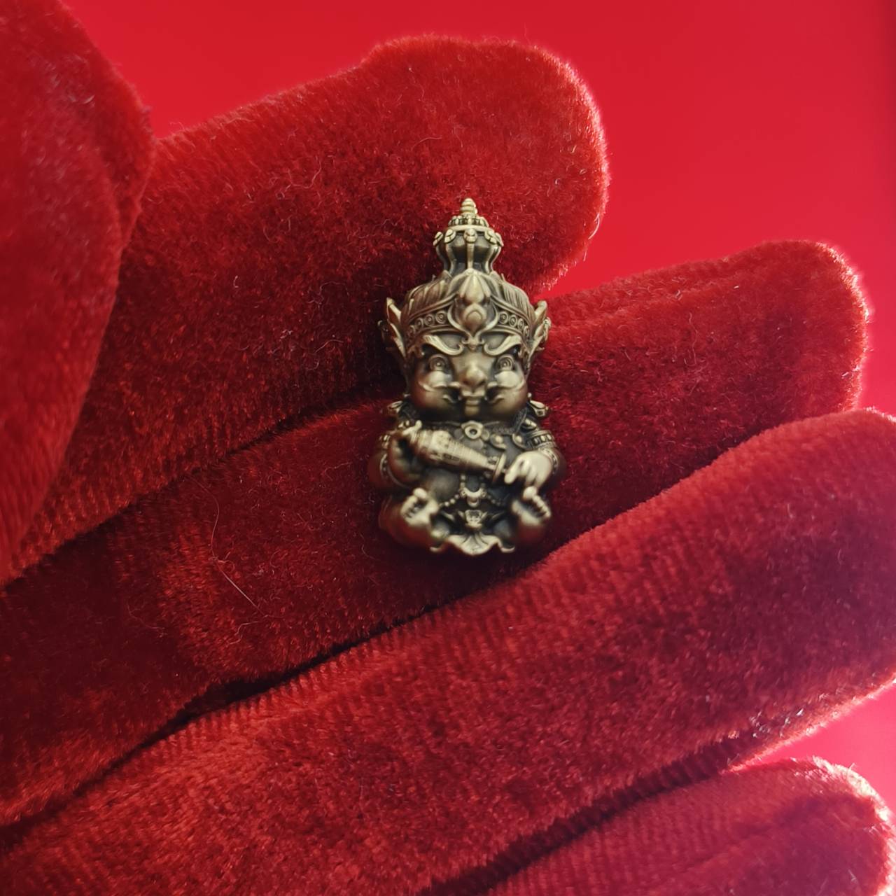 Attract Prosperity, Wisdom & Protection – Sri Siddhaya Kanapathi Sacred Amulet Miniature from Thailand