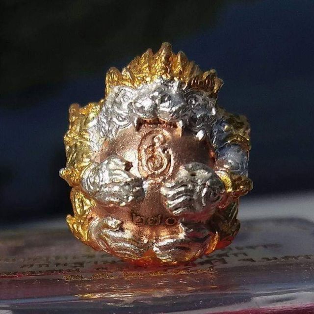 🦁 Hanuman City Ruler Triple King Power Amulet – Supreme Authority, Protection & Victory Charm (2559 BE) Default Title