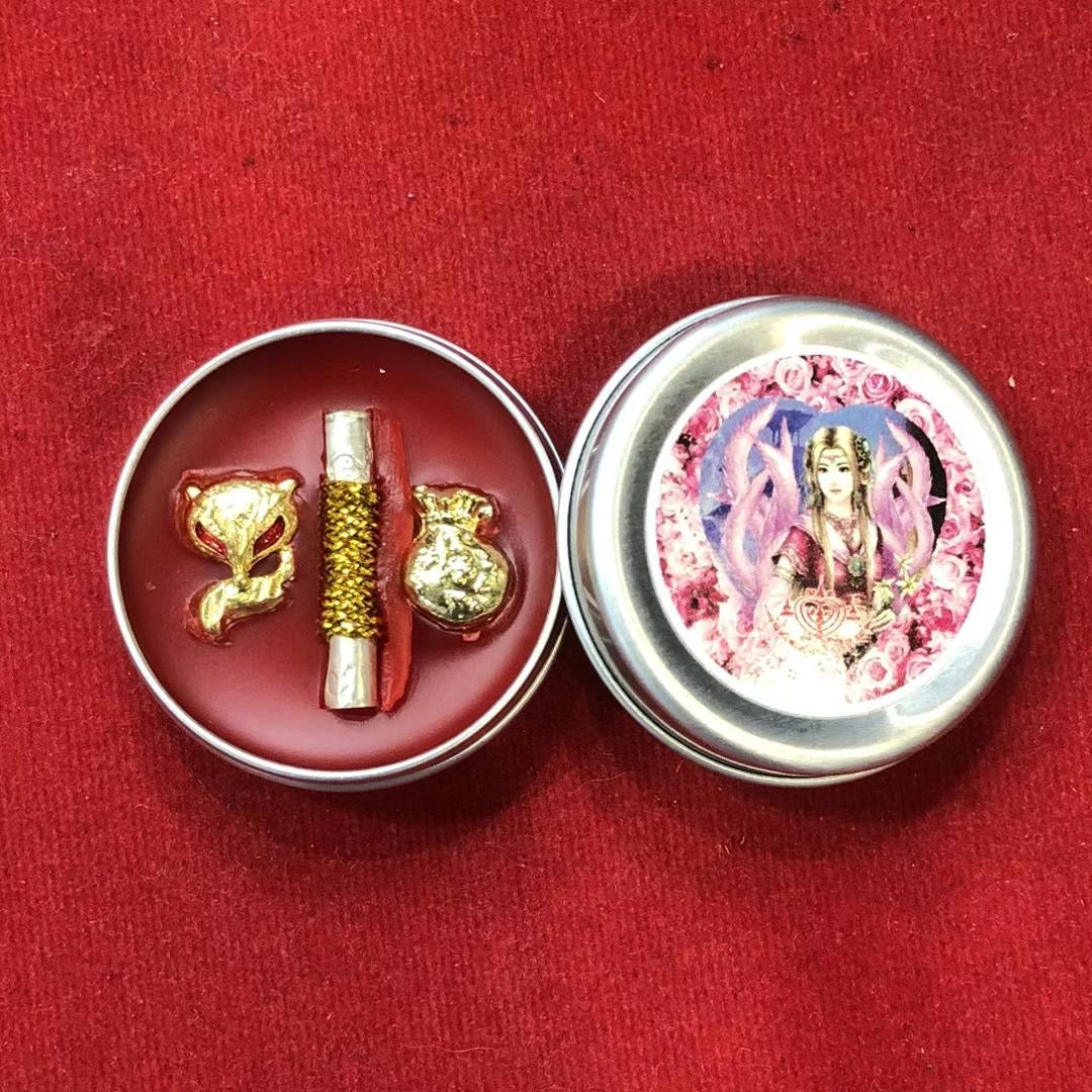 🪙 “Nine‑Tails Fox Allure Honey Balm” – Charisma, Love & Opportunity Magnet by Ajarn Prakhong, “Charoen” Prosperity Lineage