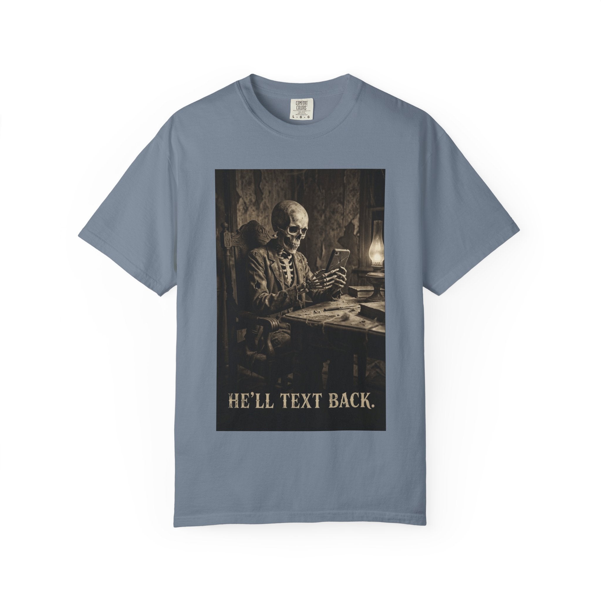 💀 He'll Text Back Skeleton T-Shirt - Funny Dark Humor Tee - Vintage Gothic Horror Shirt - Waiting for a Reply Skeleton Art - Relatable Sarcastic Aesthetic Clothing Blue Jean