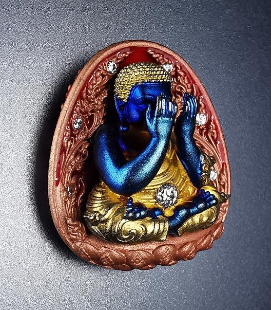 🪙 Luang Pu Toh “Defeat Poverty” Puttasilpa Phra Pidta – 7‑Diamond Inlaid Blue Rhodium Navaloha Amulet with Gold‑Plated Hair & Robe (Limited 59 Pieces,)