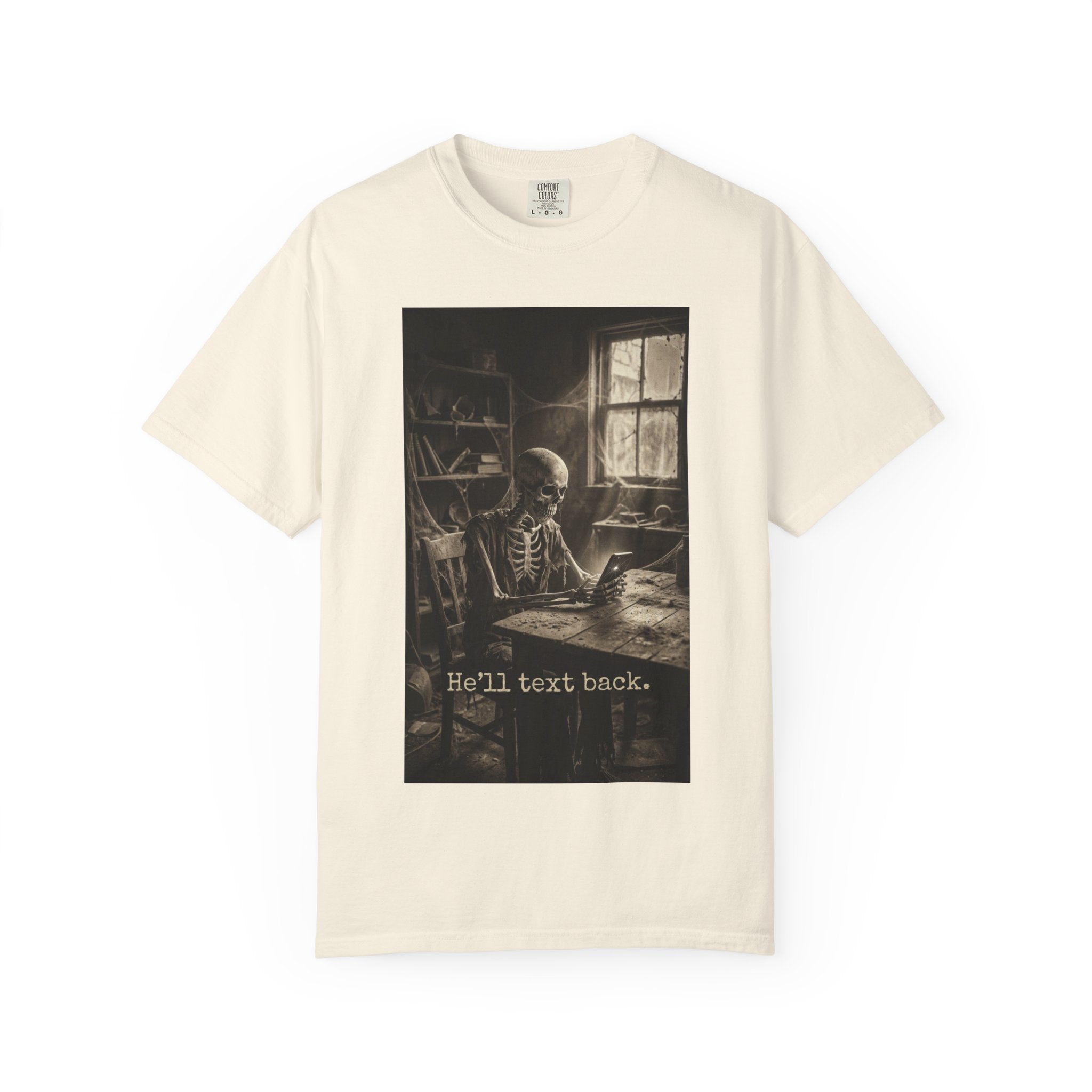 He'll Text Back Skeleton T-Shirt - Vintage Dark Humor Tee - Funny Gothic Horror Graphic Shirt - Relatable Sarcastic Ghosting Gift - Retro Aesthetic Apparel Ivory