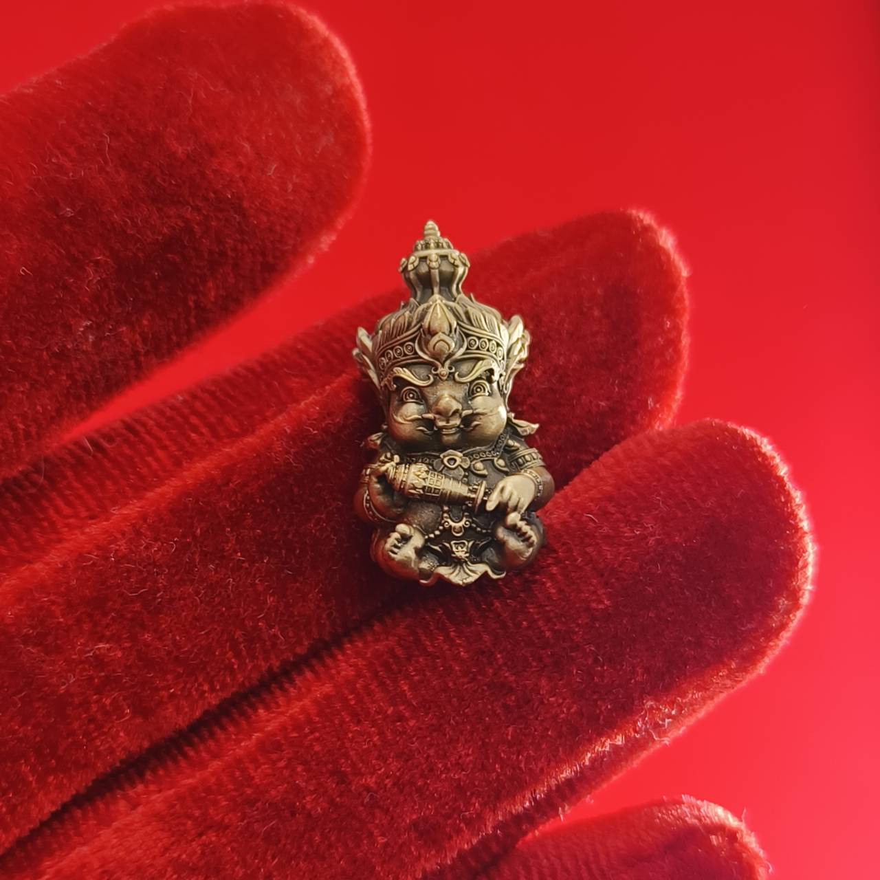 Attract Prosperity, Wisdom & Protection – Sri Siddhaya Kanapathi Sacred Amulet Miniature from Thailand