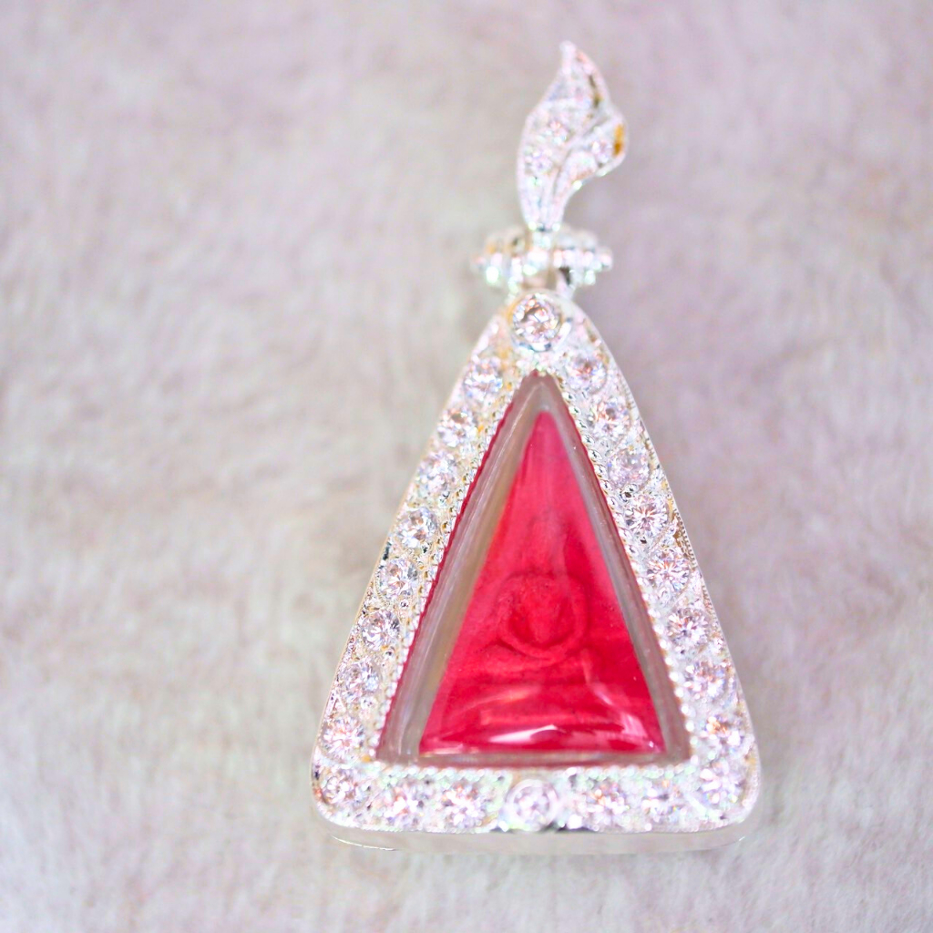 👑 Unlock the Power of Mercy, Luck & Wealth with Phra Nang Phaya Maha Lap! ส้มใส่กรอบเพชรกันน้