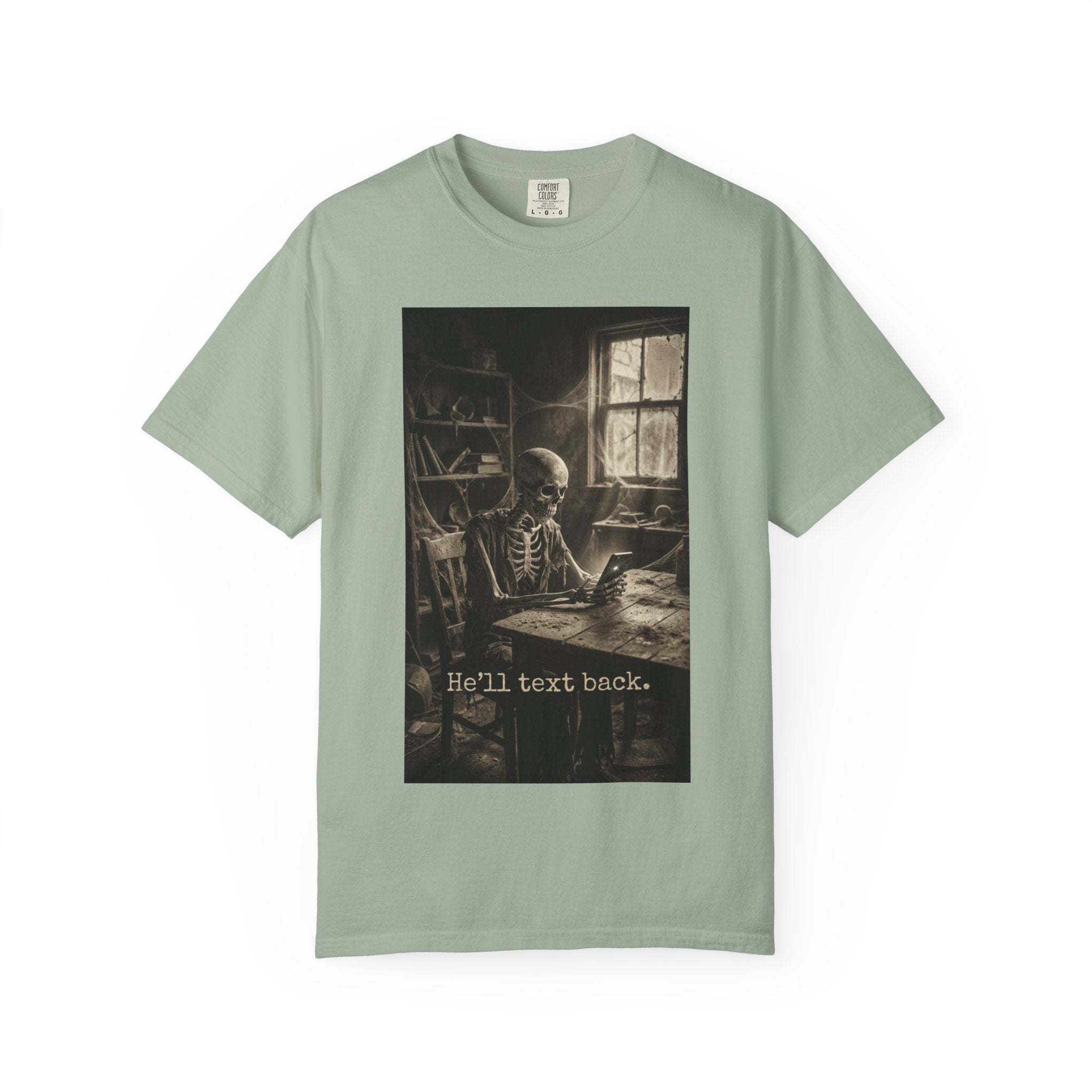 He'll Text Back Skeleton T-Shirt - Vintage Dark Humor Tee - Funny Gothic Horror Graphic Shirt - Relatable Sarcastic Ghosting Gift - Retro Aesthetic Apparel Bay