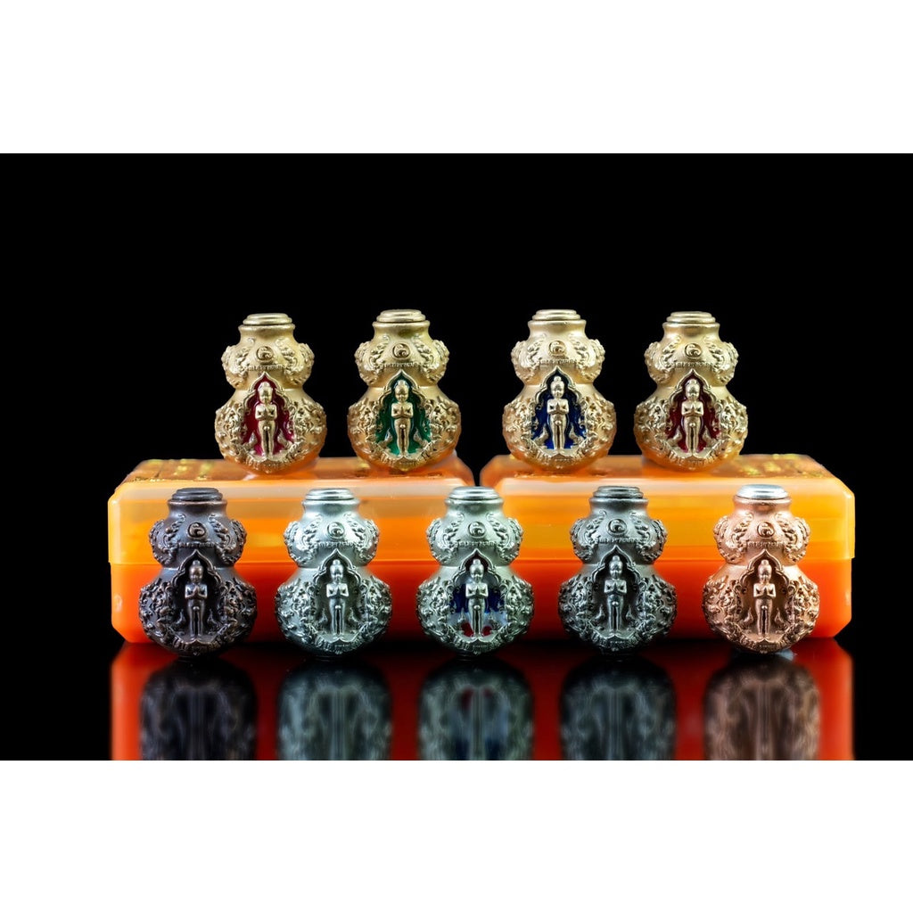 🎀 “Pink Wealth Gourd of Miracles” – Sacred Bronze Money Gourd Amulet featuring Luang Pu Thuad & Legendary Child Spirit from Sema Muang Temple (Nakhon Si Thammarat)