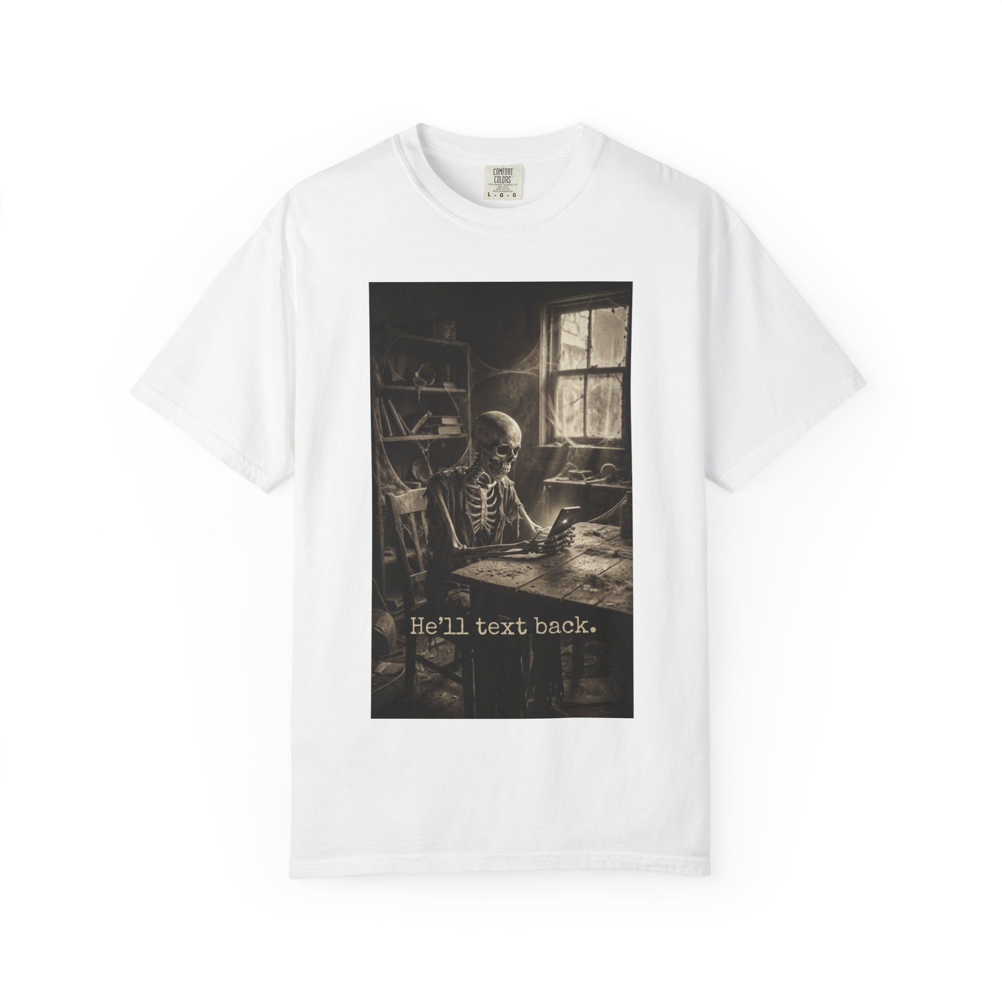 He'll Text Back Skeleton T-Shirt - Vintage Dark Humor Tee - Funny Gothic Horror Graphic Shirt - Relatable Sarcastic Ghosting Gift - Retro Aesthetic Apparel White
