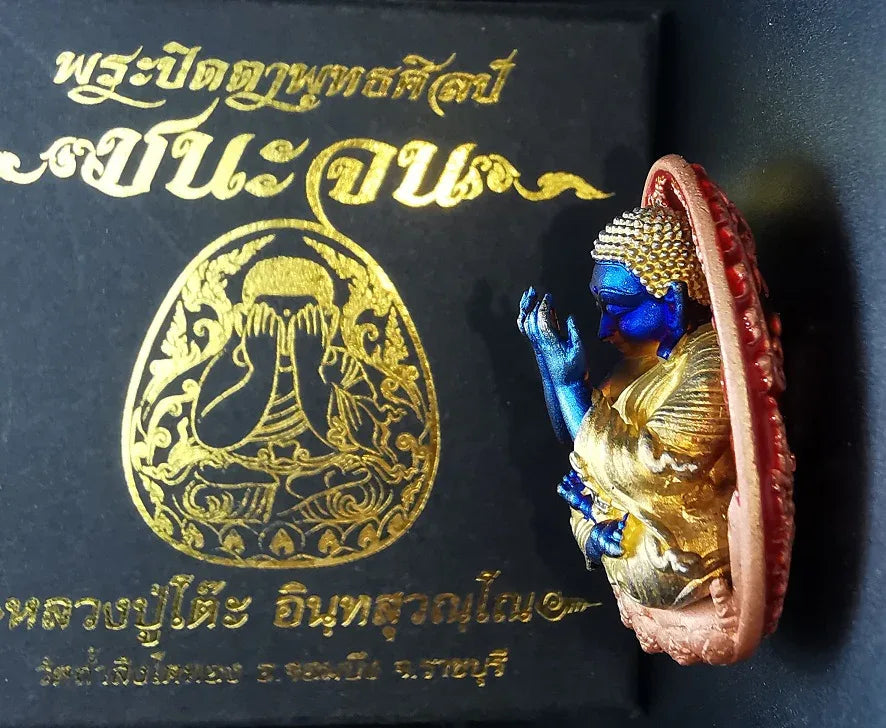 🪙 Luang Pu Toh “Defeat Poverty” Puttasilpa Phra Pidta – 7‑Diamond Inlaid Blue Rhodium Navaloha Amulet with Gold‑Plated Hair & Robe (Limited 59 Pieces,)