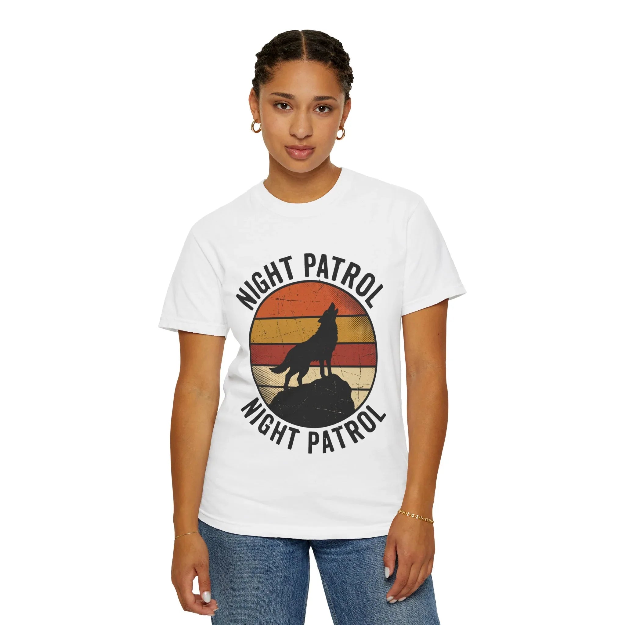 Night Patrol Howling Wolf T-Shirt, Retro Sunset Silhouette Tee, Vintage Outdoor Graphic Shirt, Garment-Dyed Unisex Hiking Camping Tee