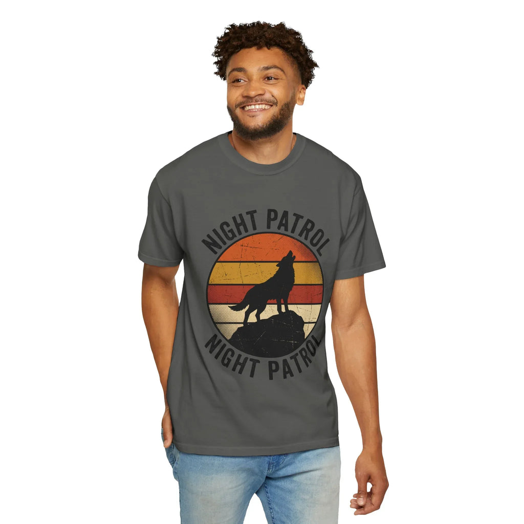 Night Patrol Howling Wolf T-Shirt, Retro Sunset Silhouette Tee, Vintage Outdoor Graphic Shirt, Garment-Dyed Unisex Hiking Camping Tee