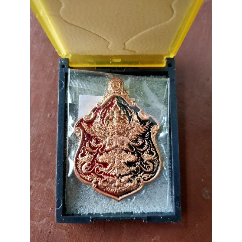 🦅 THE TYCOON OF THE SKIES: PHYA KRUT ✨ The Sovereign Garuda: Luang Pu Foo 2020 "Jao Sua Wentai" Edition – The Ultimate Icon of Royal Wealth & Elite Authority Red and black enamelled copper