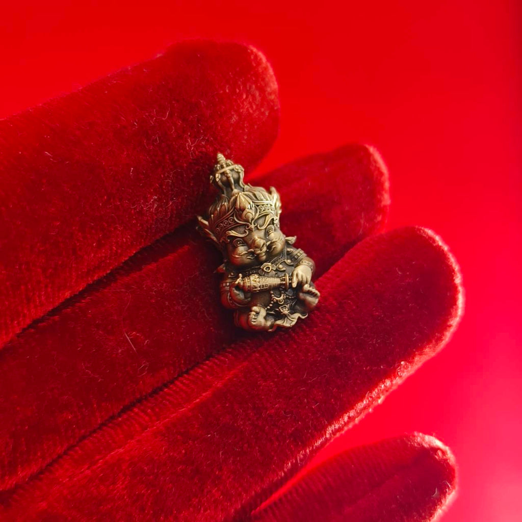 Attract Prosperity, Wisdom & Protection – Sri Siddhaya Kanapathi Sacred Amulet Miniature from Thailand