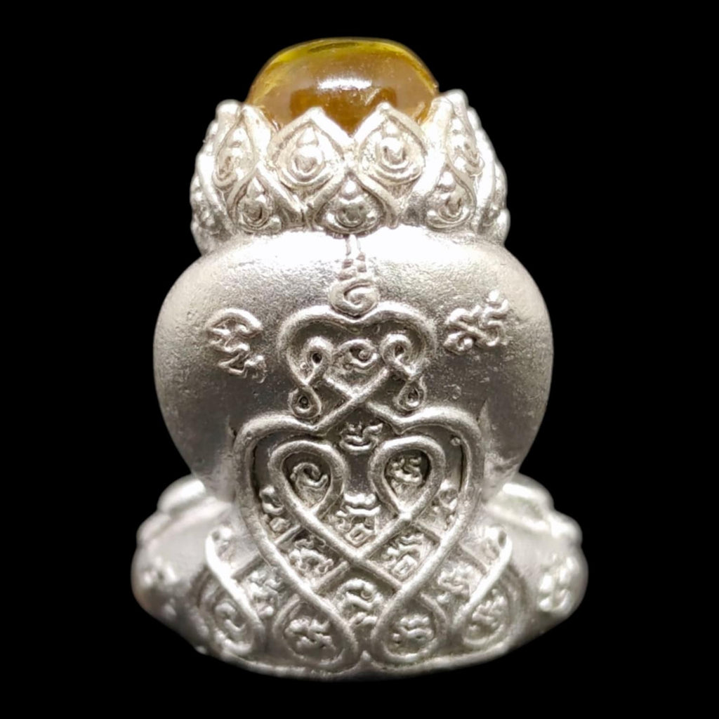 Phra Pidta Manee Montra Amulet – Supreme Spiritual Blessing & Fortune, Sattasil Silver, Topaz Gem Crown, Blessed by Luang Pu Boonma, Wat Khao Kaew Thong, Prachinburi, 2024, Original Box