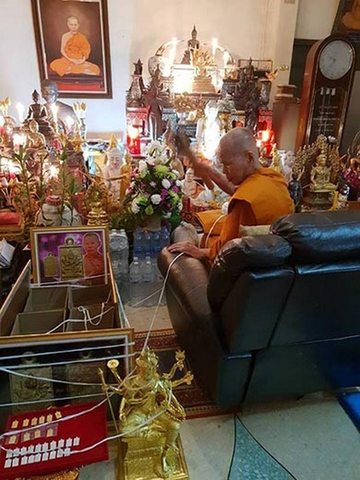 🕉️ Celestial Brahma Lotus Cast Coin – Divine Protection & Prosperity Amulet by Luang Pu Bua Tamko, Wat Si Buraparam