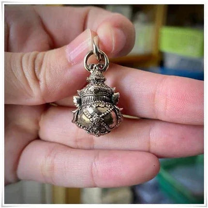 🌑 Celestial Titan: The Rahu Fate-Shifter – Supreme Karma & Protection Talisman (Luang Pu Leng First Edition)