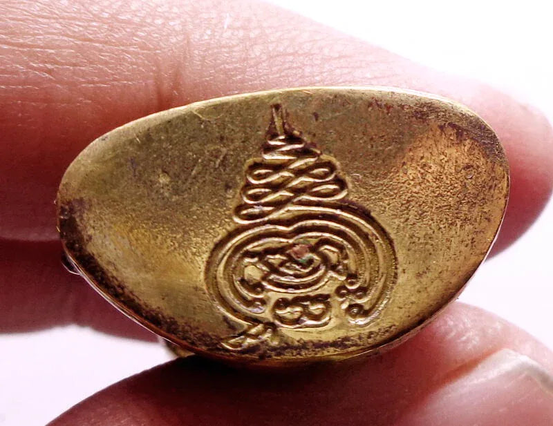 🪙 “Chao Sua Phra Kring – First Edition ‘Status Rising’ Wealth & Prestige Buddha by Luang Pho Khong, Wat Klang Bang Kaew (Nakhon Pathom)”