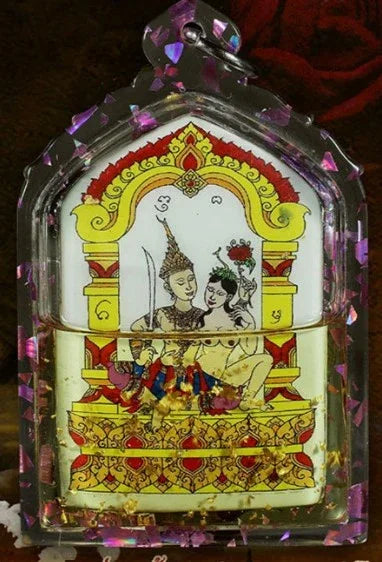 ✨ Enchanted White Veil of Desire – Phet Payathorn Charm-Oil Locket for Loving-Kindness, Allure & Wish Alignment