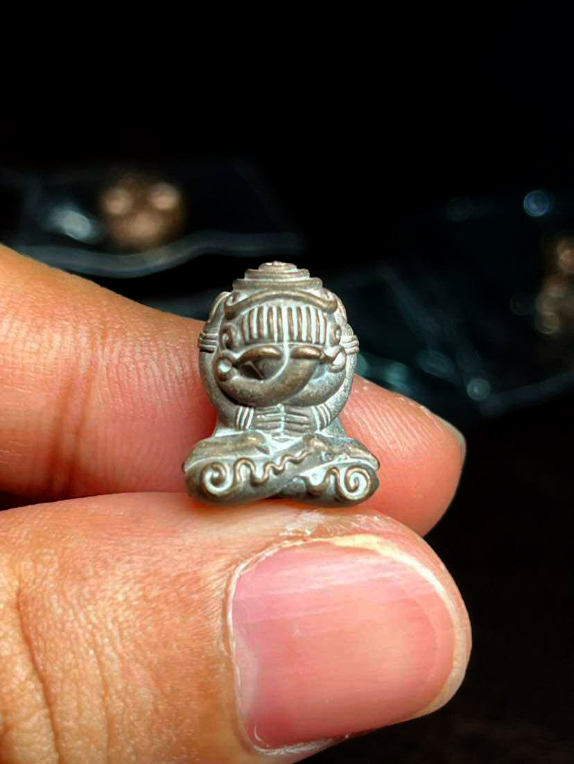 🪙 “Fortune‑Treasure Phra Pidta – Wealth & Protection Buddha by Luang Pho Sanan, Wat Klang Ratchakru (Ang Thong)”