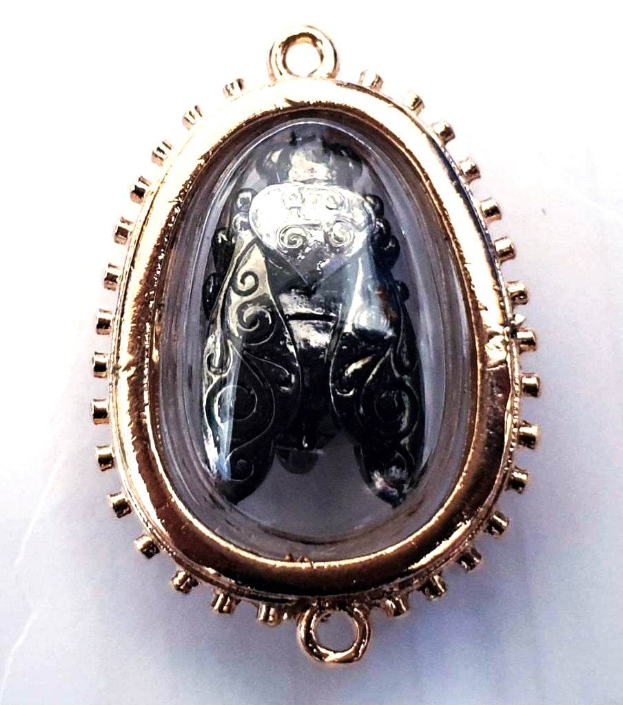 Golden Prosperity Bumble Bee Amulet | Master Kruba Tao | Wat Ubosot Ban Lao&nbsp;金富蜜蜂招財靈符 | 阿贊陶大師 | 清邁班老寺院 - Thai Blessing Co