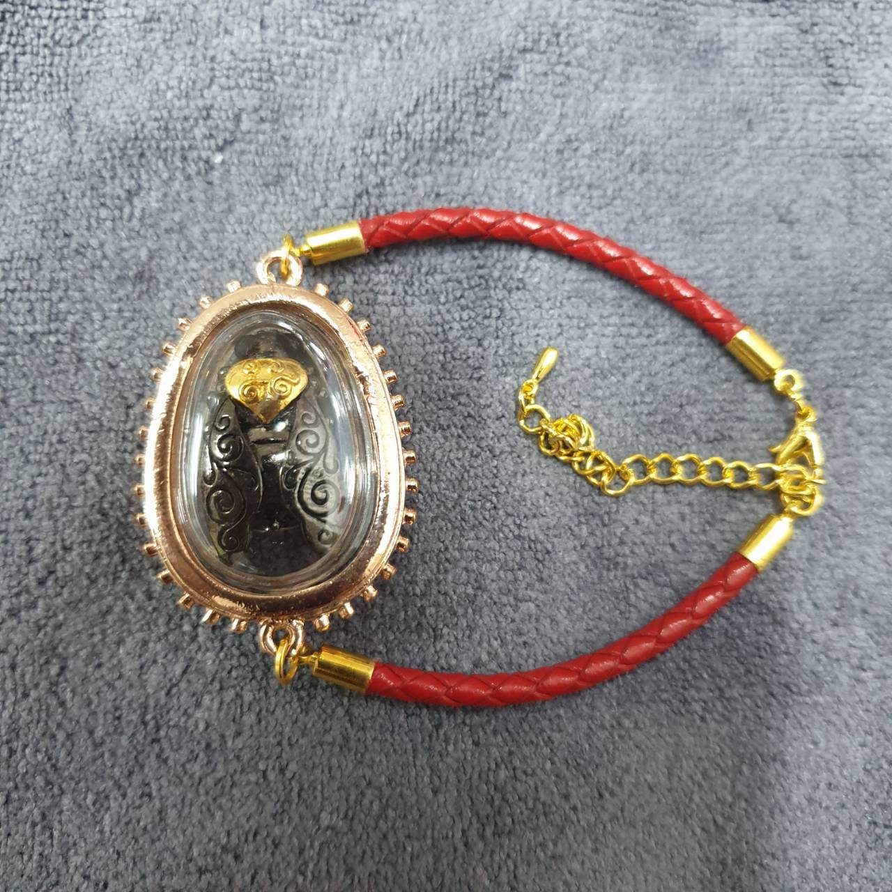 Golden Prosperity Bumble Bee Amulet | Master Kruba Tao | Wat Ubosot Ban Lao&nbsp;金富蜜蜂招財靈符 | 阿贊陶大師 | 清邁班老寺院 - Thai Blessing Co