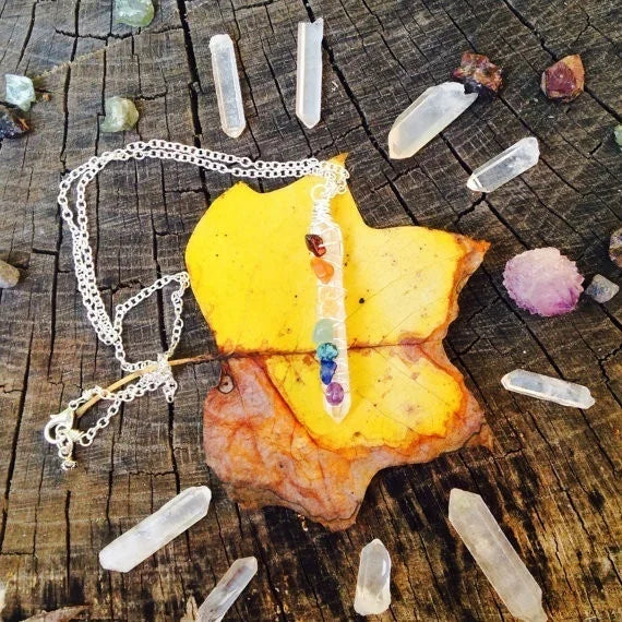 ✨ Chakra Balancing Quartz Necklace – Spiritual Healing Jewelry for Energy Alignment and Wellness