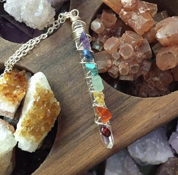 ✨ Chakra Balancing Quartz Necklace – Spiritual Healing Jewelry for Energy Alignment and Wellness