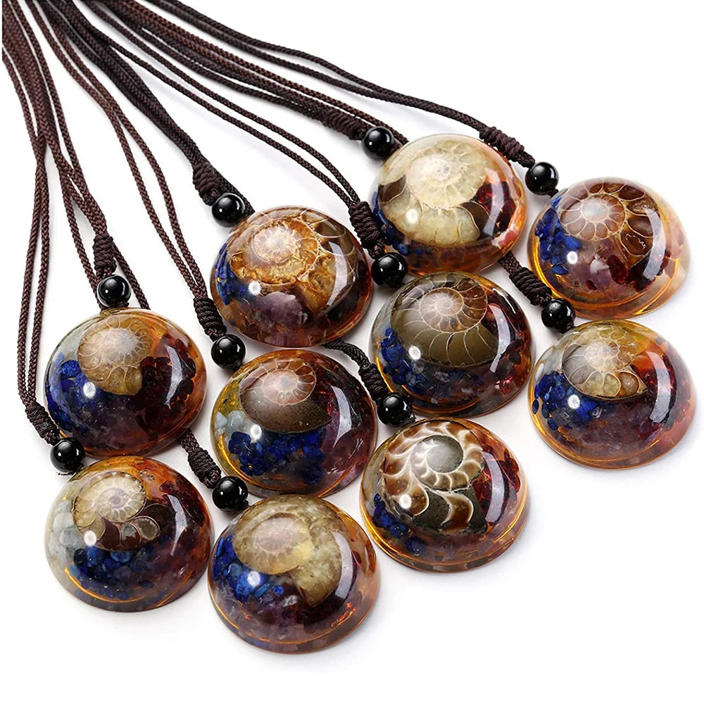 🌀 7 Chakra Spiral Healing Pendant: Resin Ammonite Necklace with Natural Crystal Chips – Adjustable Gemstone Jewelry for Energy Balance & Spiritual Gifts