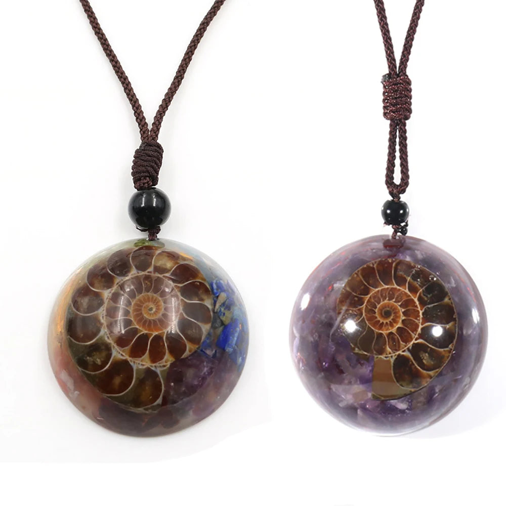 🌀 7 Chakra Spiral Healing Pendant: Resin Ammonite Necklace with Natural Crystal Chips – Adjustable Gemstone Jewelry for Energy Balance & Spiritual Gifts