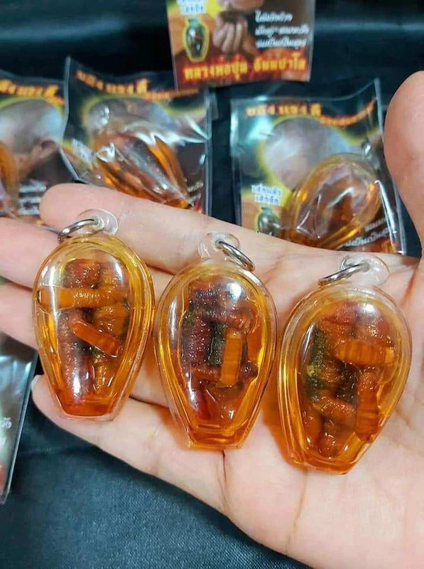 💞 "Inseparable Souls" Hoon Payon (First Edition): Embracing Couple Amulet by LP Pun (Wat Pa Ban Sang) – Ultimate Love & Protection