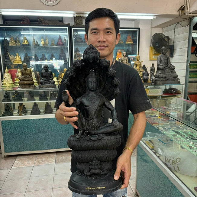 🔱💰Jatukam Ramathep – "Burana Lak Mueang Pattani" (Pattani City Pillar Restoration) – Grand 23-Inch Altar Masterpiece – Black Oxide Sacred Brass (Rom Dam) – The Divine Engine for Imperial Authority, Infinite Prosperity, and Unstoppable Life Elevation!