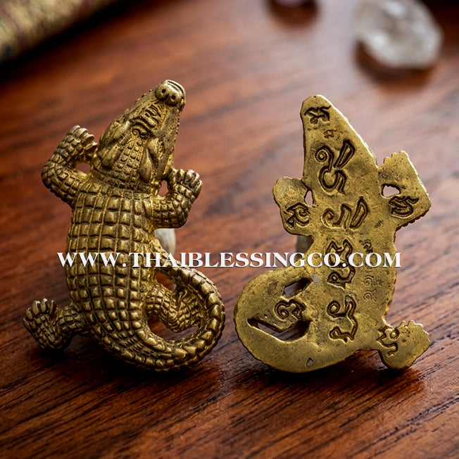 🔱 Jorakae Mon – The Mystical Guardian Crocodile – Phra Khru Samuh Suthep (2557) – The Sovereign Tool for Financial Dominance, Absolute Protection, and Unstoppable Prosperity!