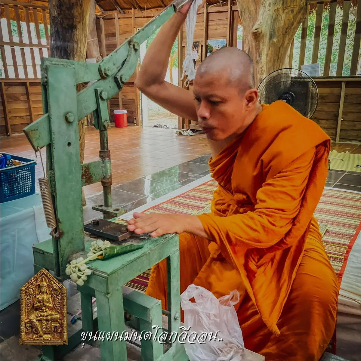 ✨ Enchanting Charm & Supreme Protection – Khun Paen Mon Lok Wiwon with Double Silver Takruds by Phra Ajarn Juab ✨
