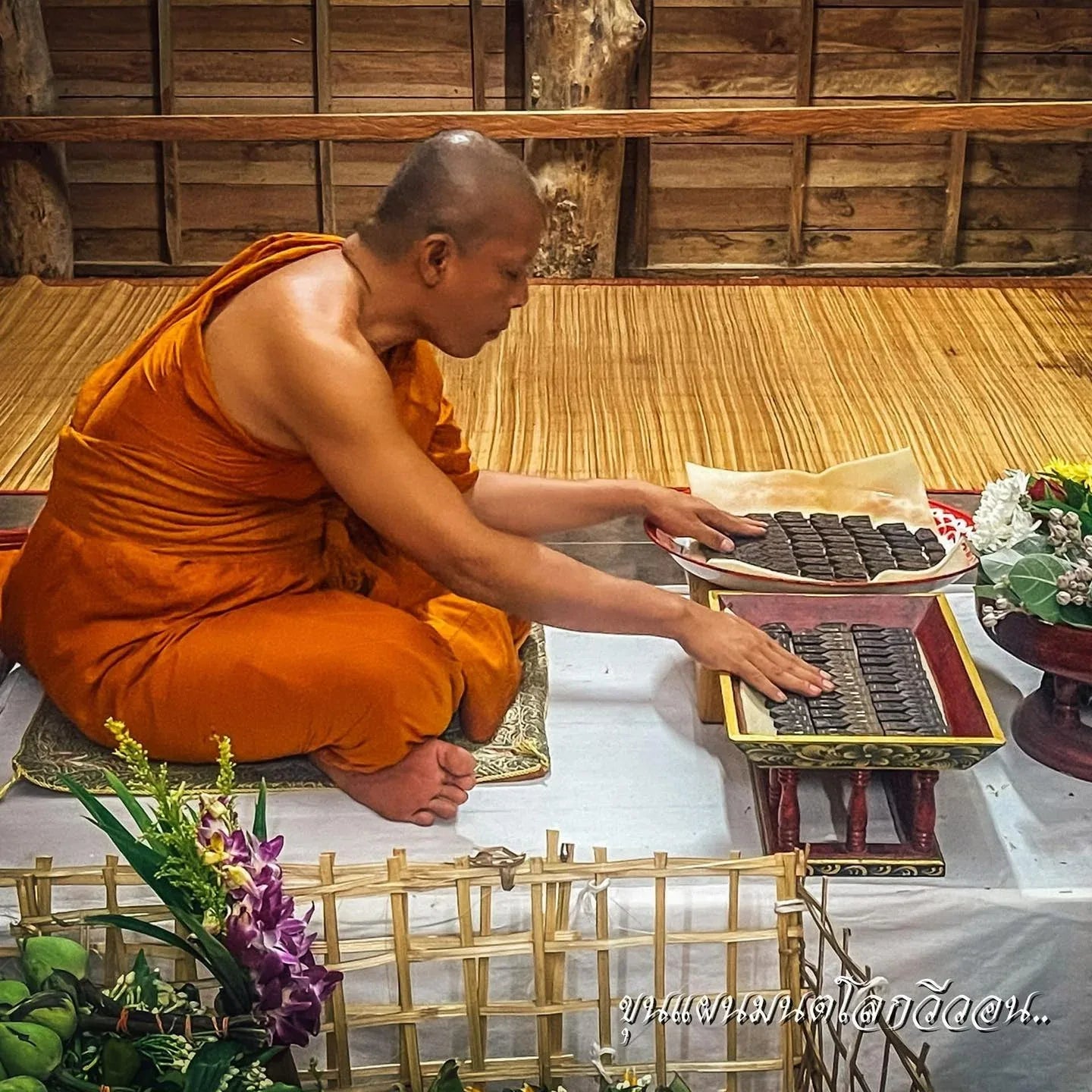 ✨ Enchanting Charm & Supreme Protection – Khun Paen Mon Lok Wiwon with Double Silver Takruds by Phra Ajarn Juab ✨